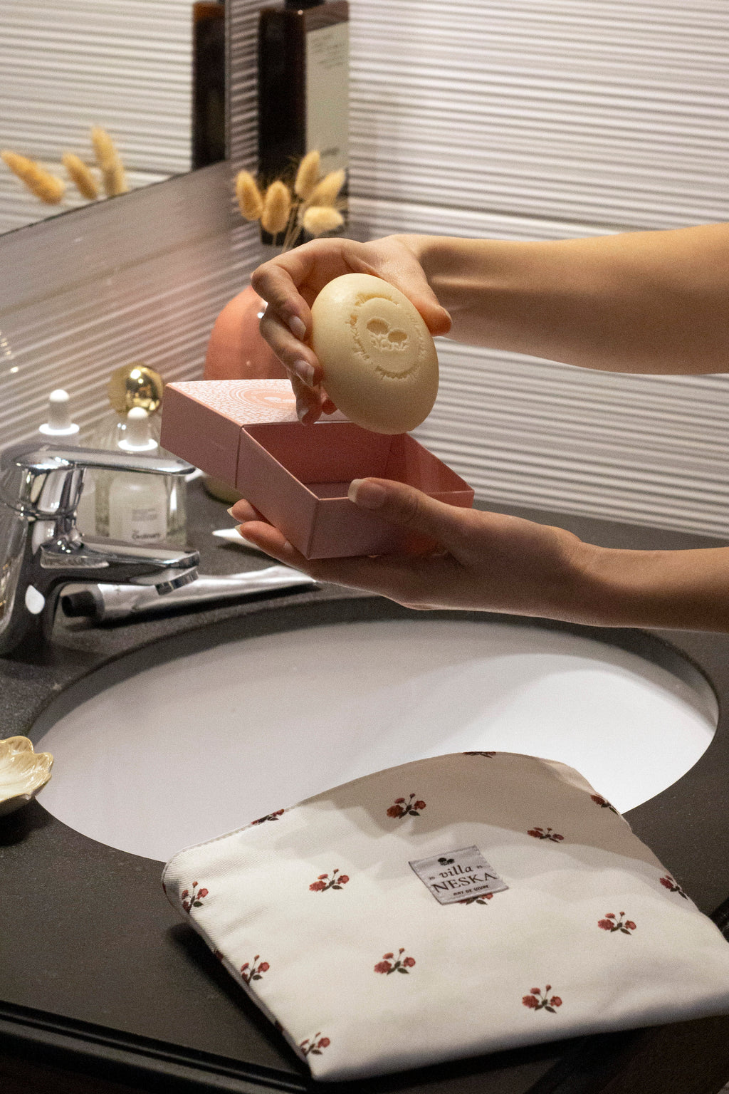 Assortiment pochette plate & savon — Roseraie blanc coton